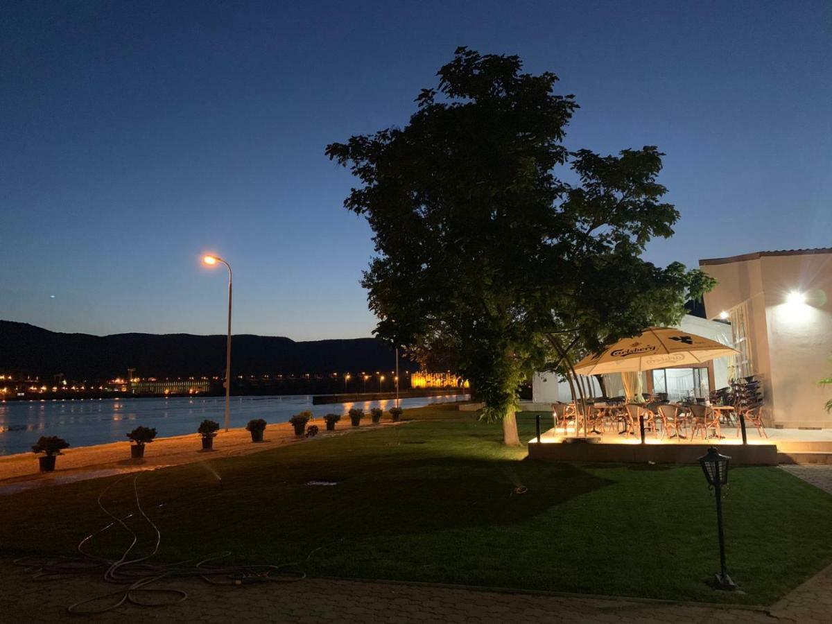 Riviera By Queens Hotel And Resort Gura Văii Kültér fotó