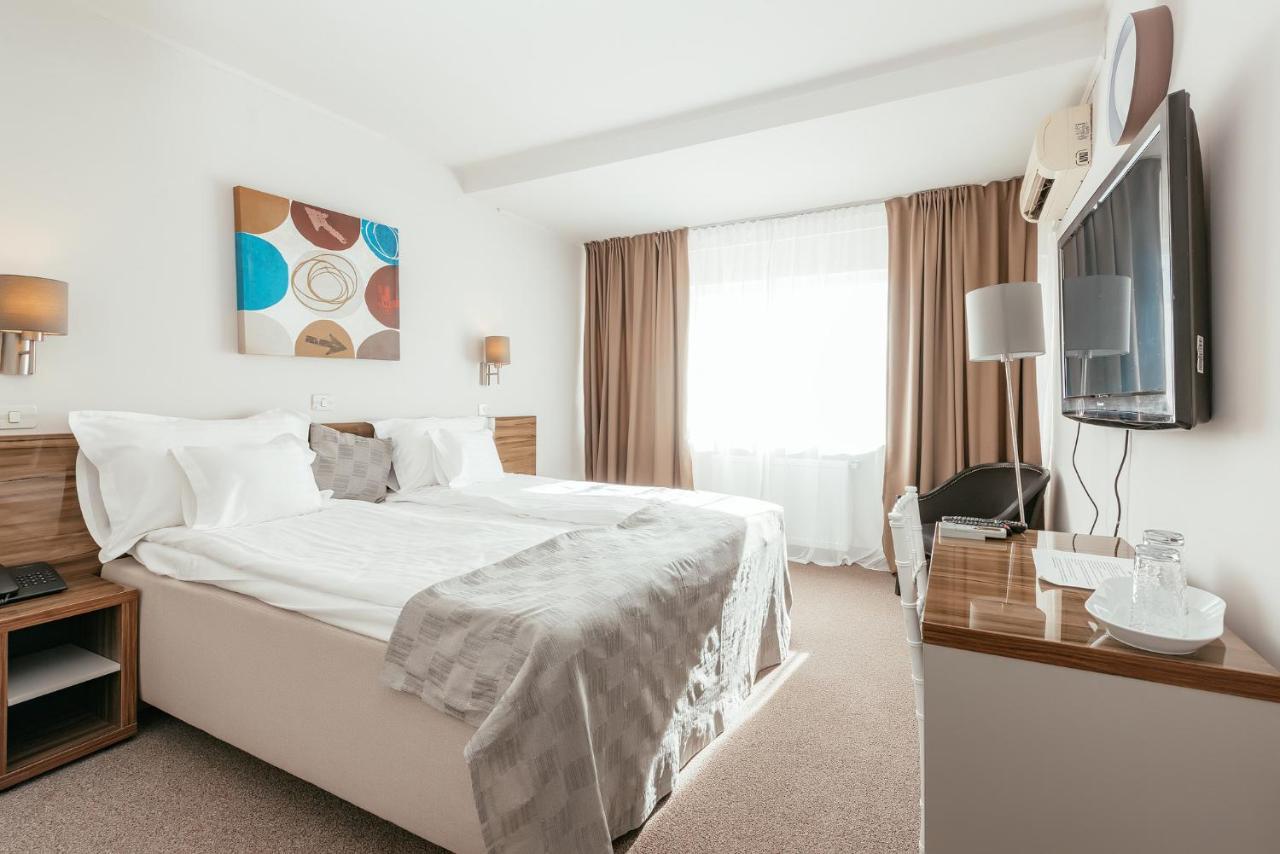Riviera By Queens Hotel And Resort Gura Văii Kültér fotó