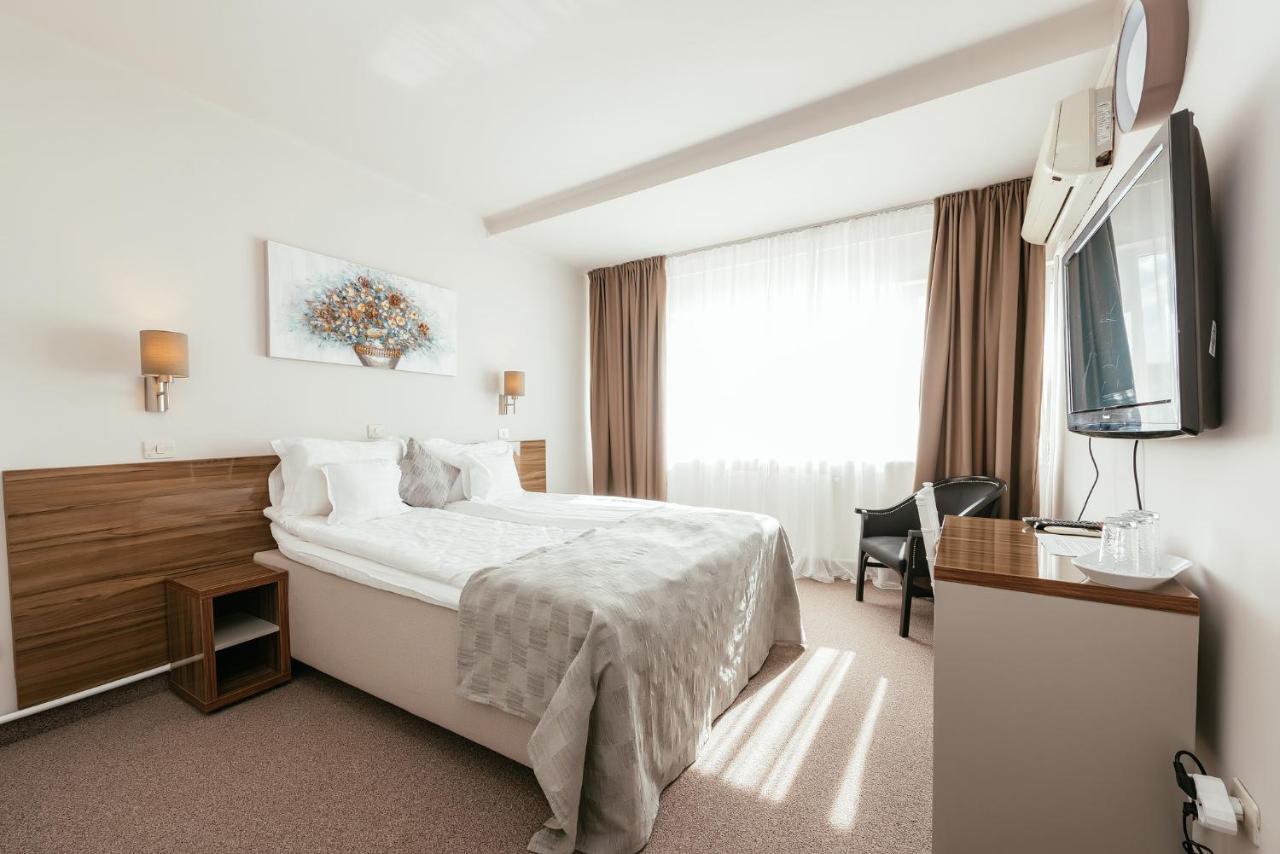 Riviera By Queens Hotel And Resort Gura Văii Kültér fotó